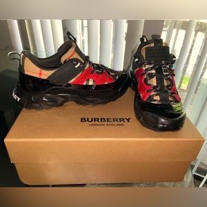 Brand- Burberry, Kids Size US-2/EU-33, Color- Tan, Black and Red